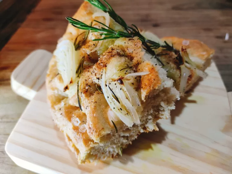 Receita de Focaccia de cebola com alecrim