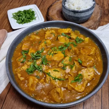 Frango ao curry com leite de coco