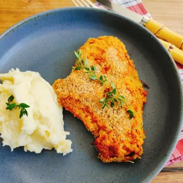 Frango empanado com aveia assado