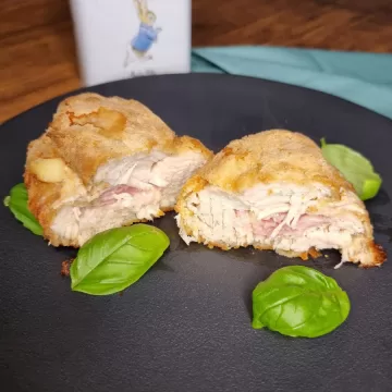 Frango empanado e recheado