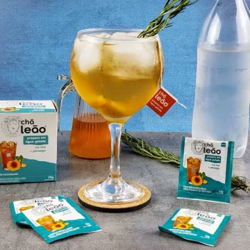 Gin tônica com pêssego