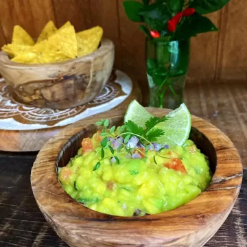 Guacamole com cebola roxa