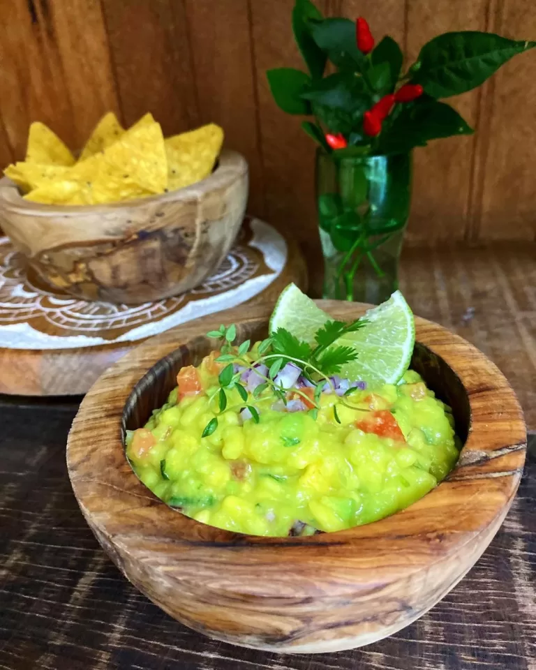 Receita de Guacamole com cebola roxa