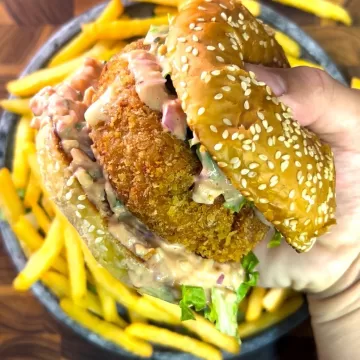 Hambúrguer de frango com bacon