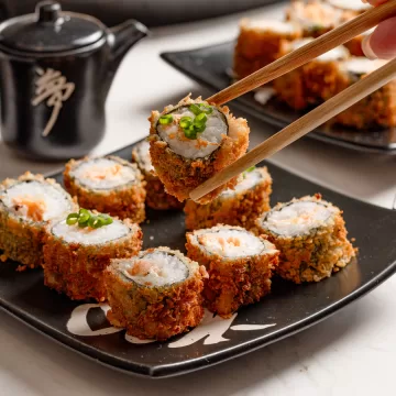 Hot roll com salmão grelhado