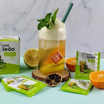 Iced tea três limões com espuma de gengibre