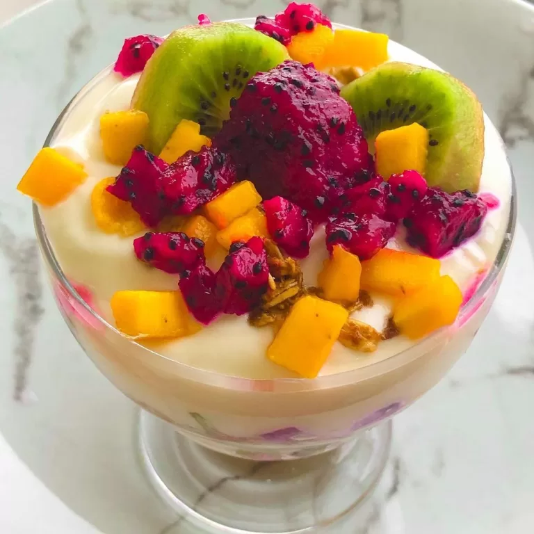 Receita de Iogurte com frutas e granola