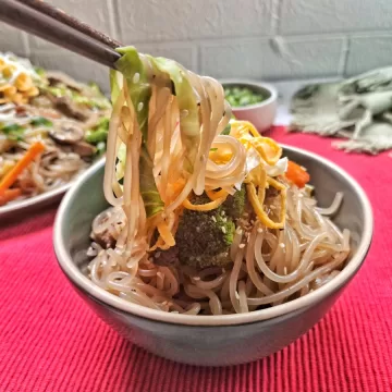 Japchae com legumes