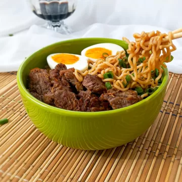 Lamen com miojo