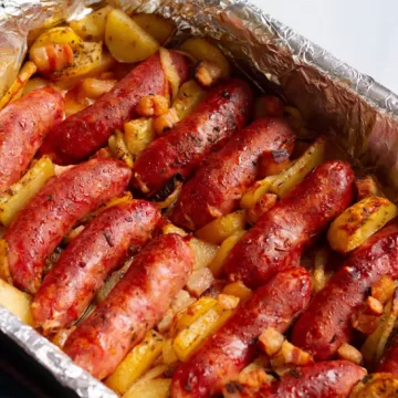 Linguiça assada com batatas