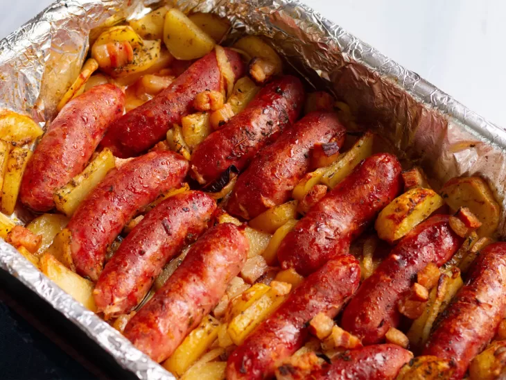 Receita de Linguiça assada com batatas