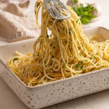 Macarrão alho e óleo fácil e rápido