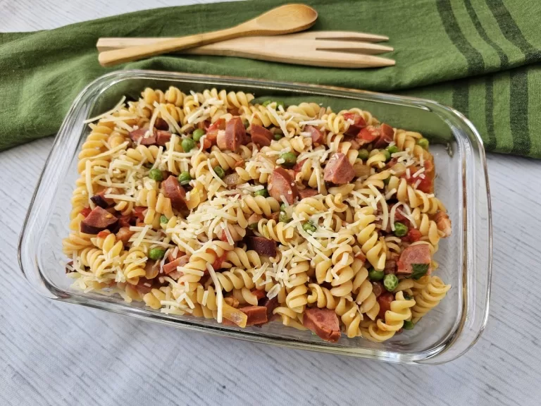 Receita de Macarrão ao molho de bacon e calabresa