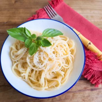 Macarrão ao molho de limão e parmesão