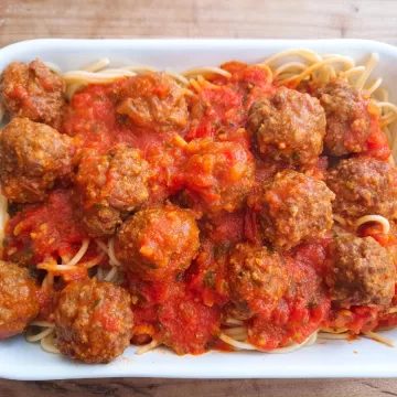 Macarrão com almôndegas fácil