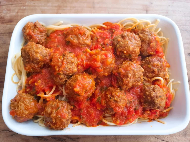 Receita de Macarrão com almôndegas fácil