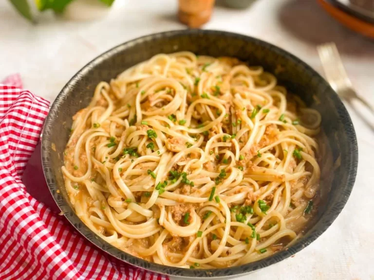 Receita de Macarrão com atum e molho de tomate
