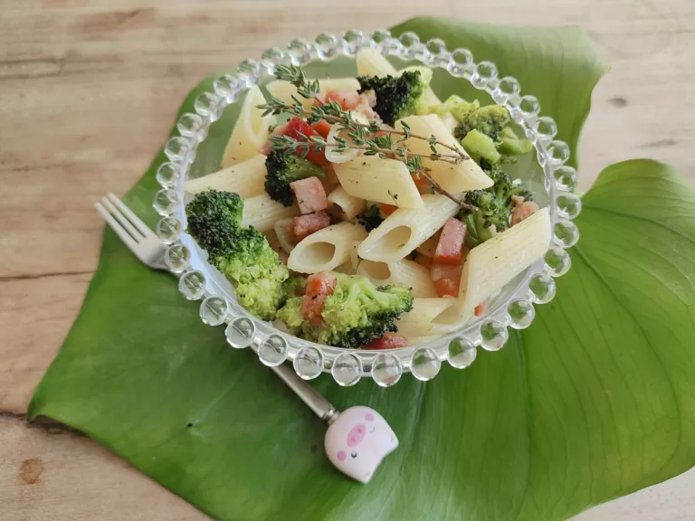 Receita de Macarrão com brócolis e bacon fácil