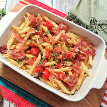 Macarrão com burrata e parma