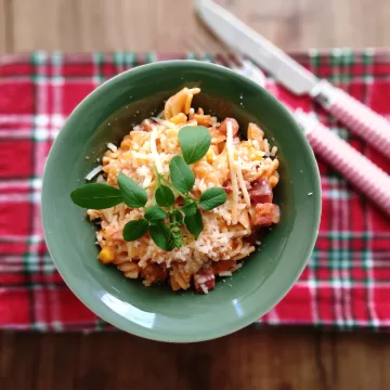 Macarrão com calabresa na panela de pressão