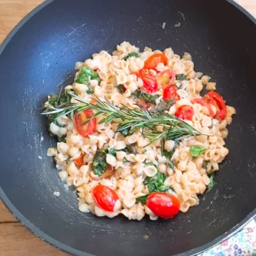 Macarrão com espinafre prático