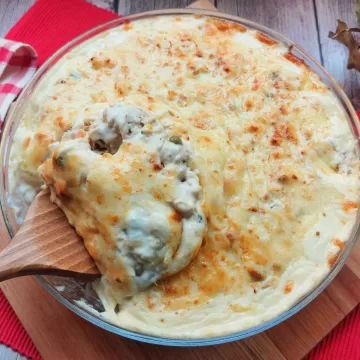 Macarrão com frango gratinado