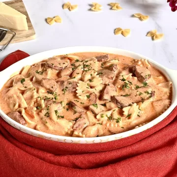 Macarrão de panela de pressão com calabresa