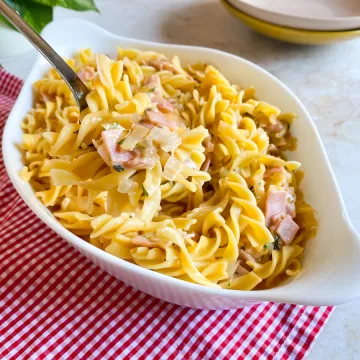 Macarrão de panela de pressão com presunto e mussarela