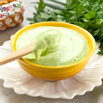 Maionese verde com ovo cozido
