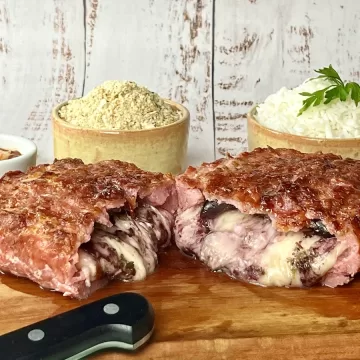 Manta de linguiça recheada com queijo
