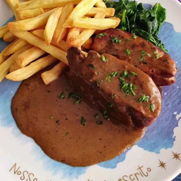 Medalhão suíno com vinho branco