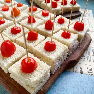 Minissanduíche no pão de forma