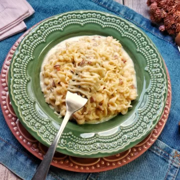 Miojo à carbonara