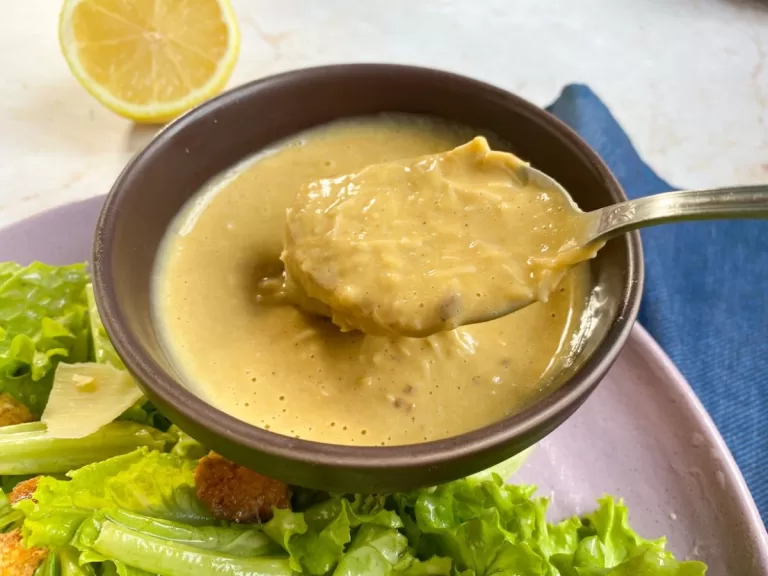 Receita de Molho caesar com anchovas