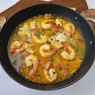 Moqueca de peixe com camarão