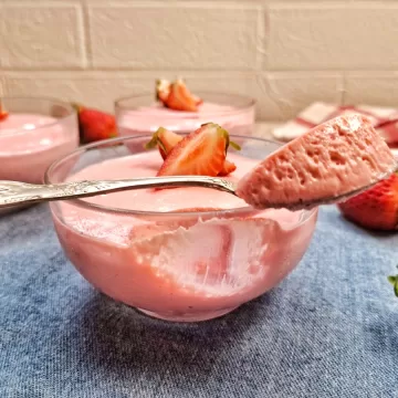 Mousse de morango com 3 ingredientes