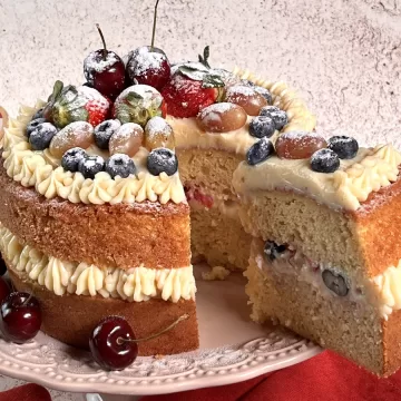 Naked cake de frutas vermelhas