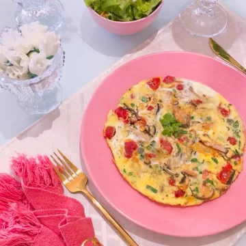 Omelete com shitake e vegetais