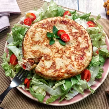 Omelete de frango com tomate