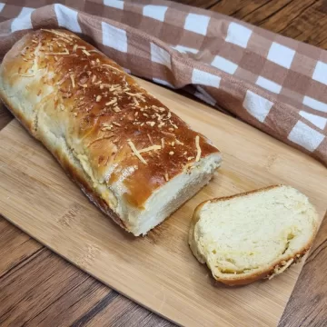 Pão caseiro com queijo