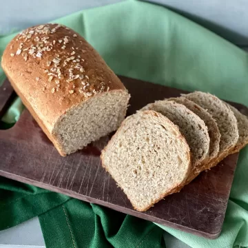 Pão caseiro integral com aveia