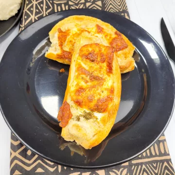 Pão com ovo e queijo na airfryer