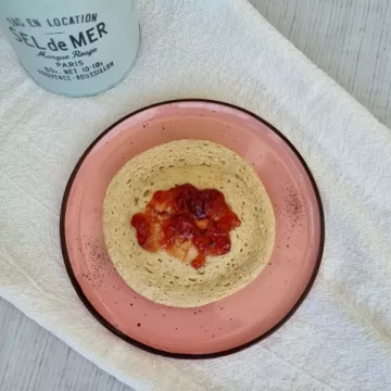 Pão de aveia e iogurte de micro-ondas