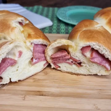 Pão de calabresa com queijo