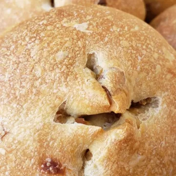 Pão de cebola caramelizada