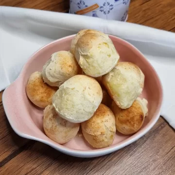 Pão de queijo de batata-doce fácil