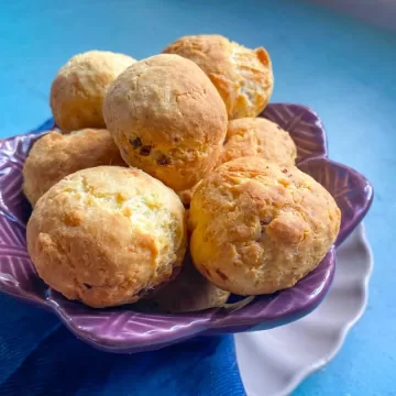 Pão de queijo recheado na airfryer