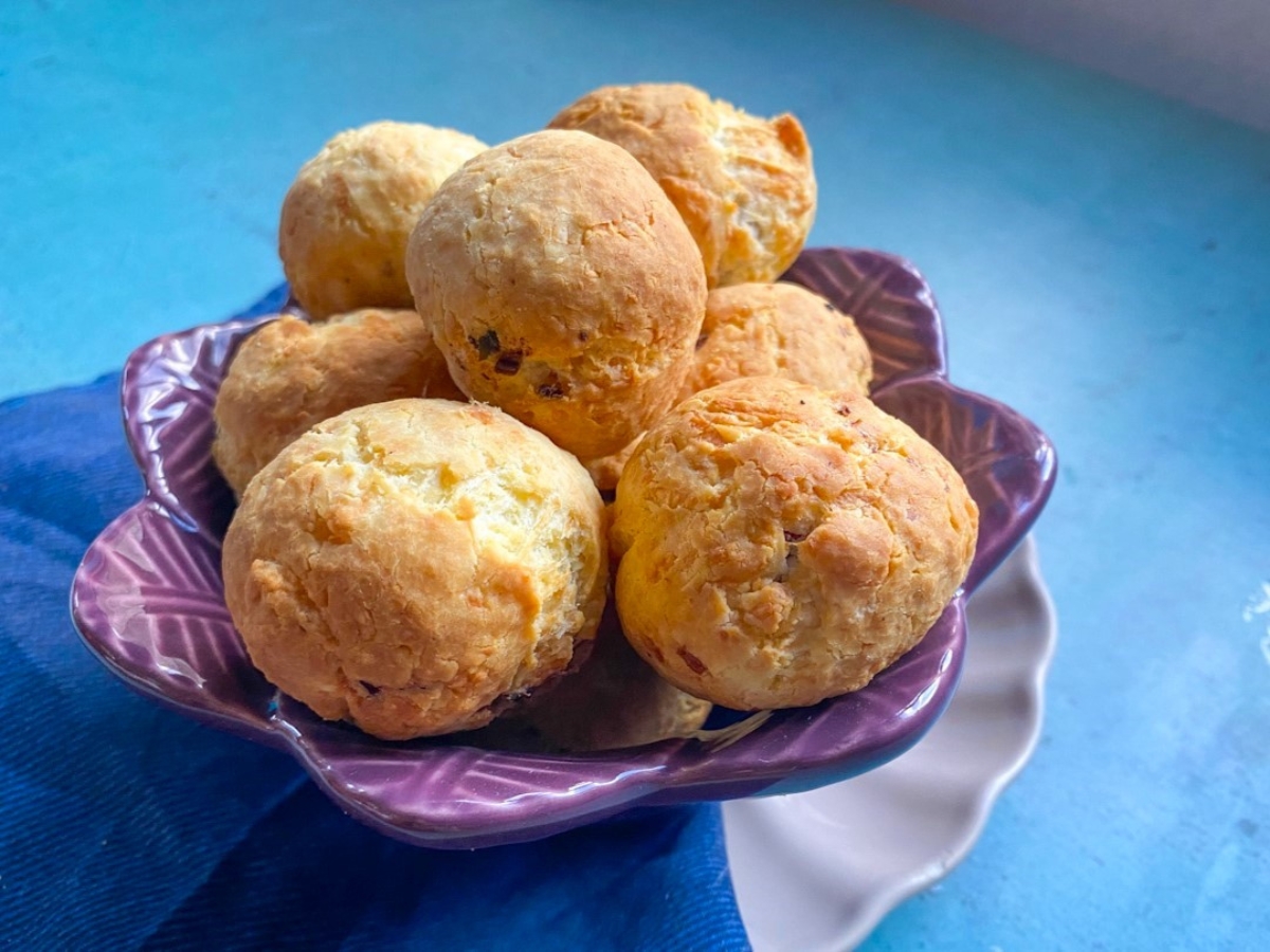 Pão de queijo recheado na airfryer