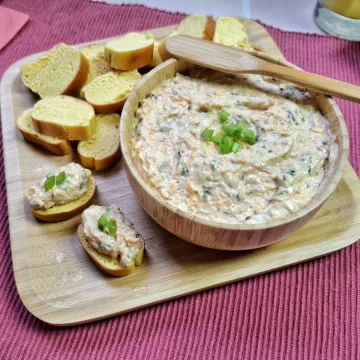 Patê de sardinha com cenoura
