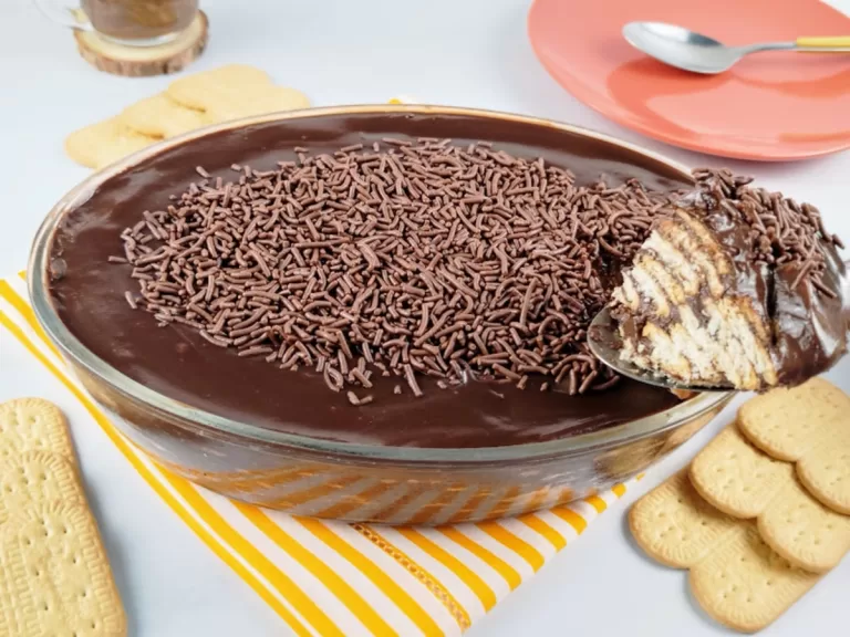 Receita de Pavê de chocolate com bolacha maisena